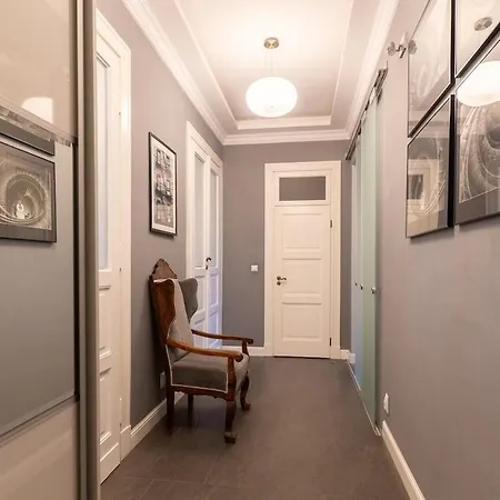 Appartement Concierge Wilcza Warschau